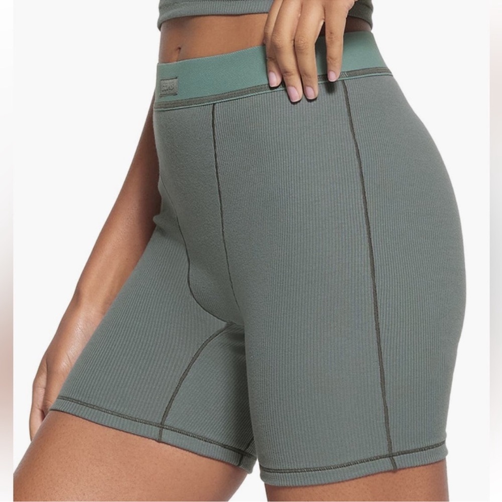 Skims Ribbed Boxers - Picture 2 of 7